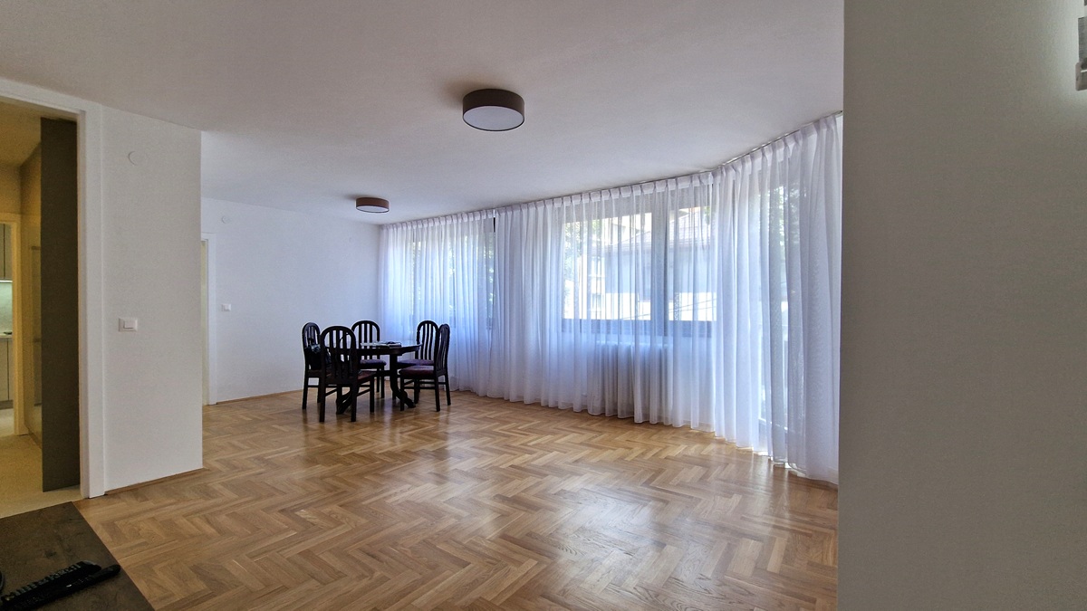 Renoviran trosoban stan na Kovačićima