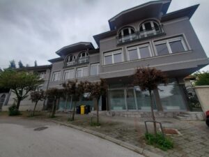 Stambeno-poslovni objekat na Vracama